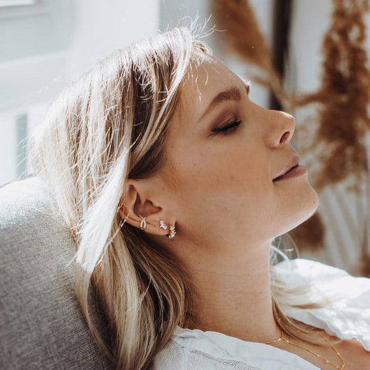 ELODIE HUGGIE HOOPS 1CM - Shopgalaxy.ch