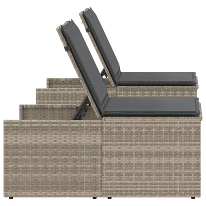 Liggestole 2 stk med bord lys grå polyrattan