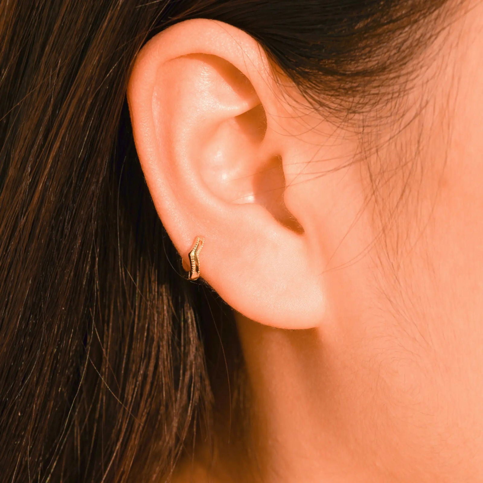 CHARLI HELIX HOOP 1CM - Shopgalaxy.ch