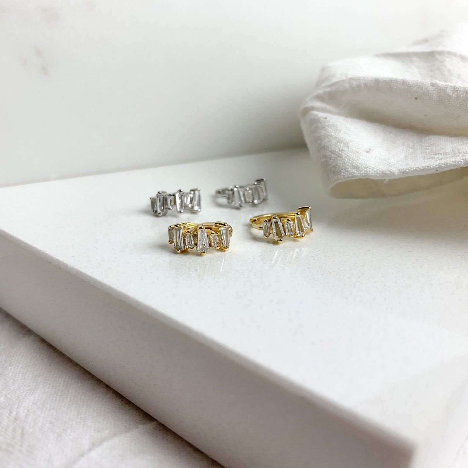 ELODIE HUGGIE HOOPS 1CM - Shopgalaxy.ch