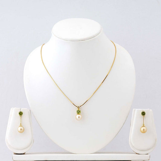 Golden South Sea Pearl with Natural Peridot Stones Lithgow Set 9.5 - 10.5 MM - Shopgalaxy.ch