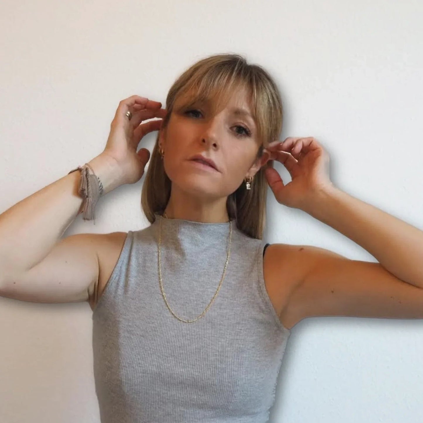 MEDIUM HOOPS with LETTER CHARMS - Shopgalaxy.ch