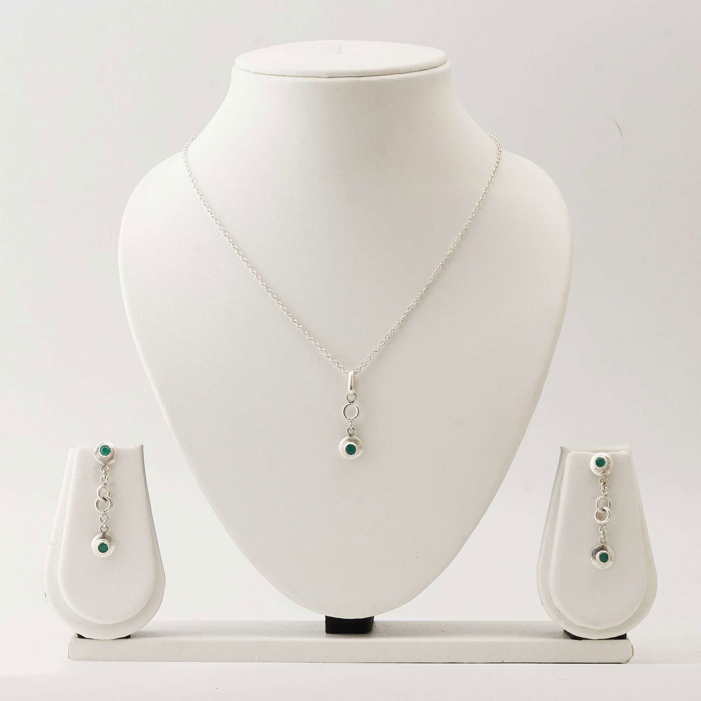 Round Emerald Set with 0.28 - 0.60 CT Pendant and 1 - 1.25 CT Earrings in Italian Silver - Shopgalaxy.ch