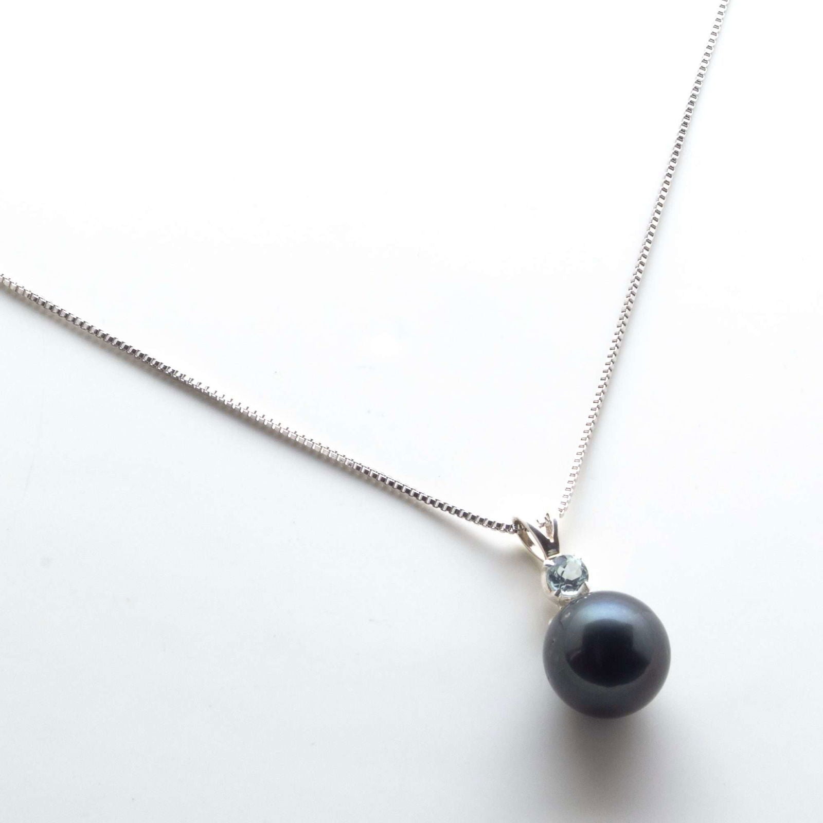 Tahitian South Sea Black Pearls with Natural Aquamarine Stone Kunduz Pendant 10.5 - 11.5 MM - Shopgalaxy.ch